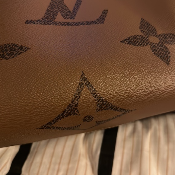 Authentic Louis Vuitton will ship with box and store bag - Picture 7 of 15